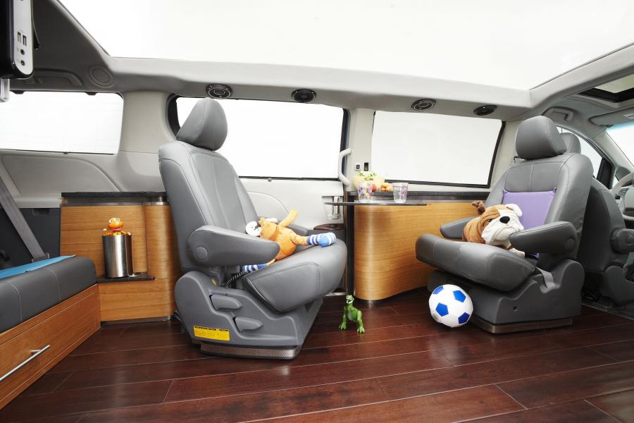  Toyota Sienna Swagger Wagon Supreme for SEMA 2010 года  (фото 5 из 8)